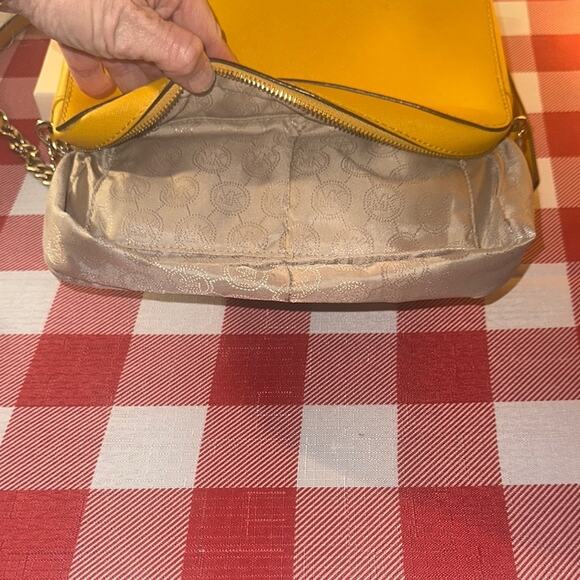 Michael Kors Jet Set Large Saffiano Leather Crossbody Bag - Picture 4 of 7